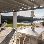 Aqua Breeze Villas *