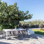 Aqua Breeze Villas *