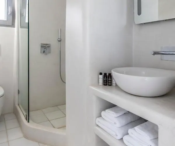 Aqua Breeze On The Pláka