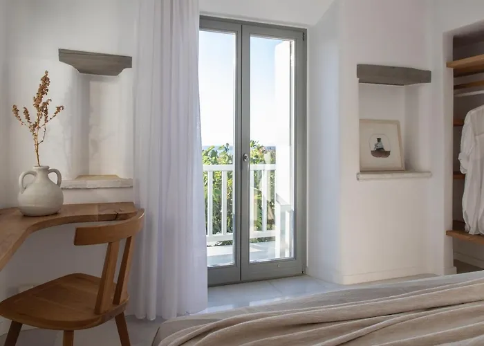 Aqua Breeze On The Pláka