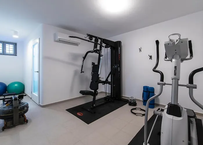 Aqua Breeze On The Pláka